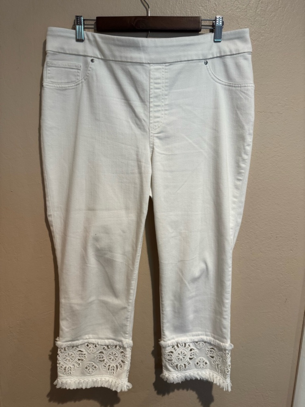 Chico's Summer White Cropped Pants with Crochet Fringe Hem